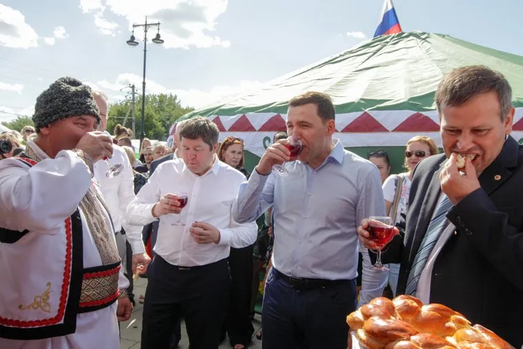 Губернатор на ярмарке в Ирбите. Свердловская область