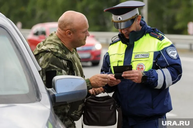 Украинцу вручили повестку во время проверки документов (архивное фото)
