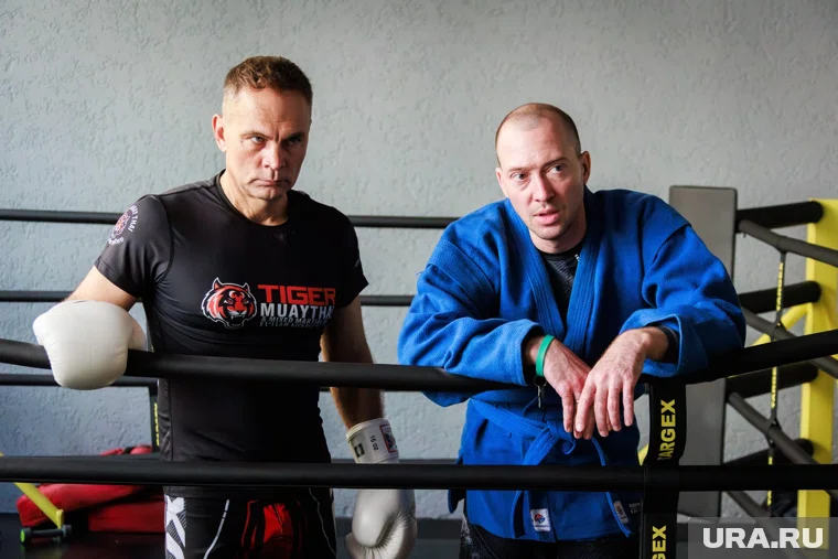 Сериал рассказывает историю конфликта и дружбы двух офицеров: Василия Емельянова (слева) и Александра Емелина