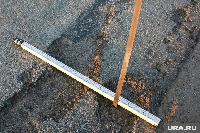 Жители Восточного микрорайона Кургана пожаловались на разбитые дороги