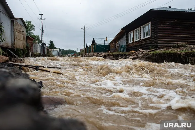 Линию электропередач, ведущую к поселку Александро-Невский, смыло паводком