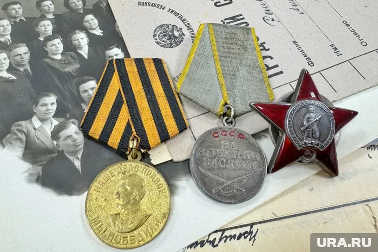 Курганский музей организовал экспозицию фотографий и вещей военных династий