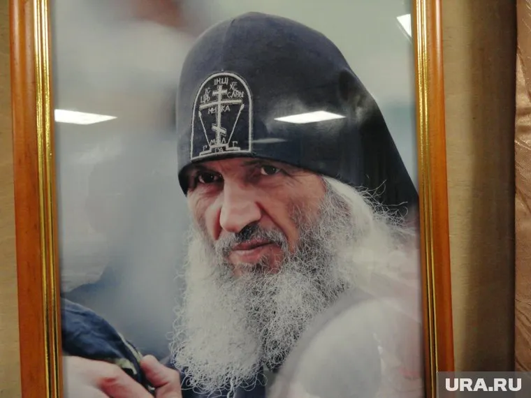 Священник заявил, что свой монастырь он не покинет