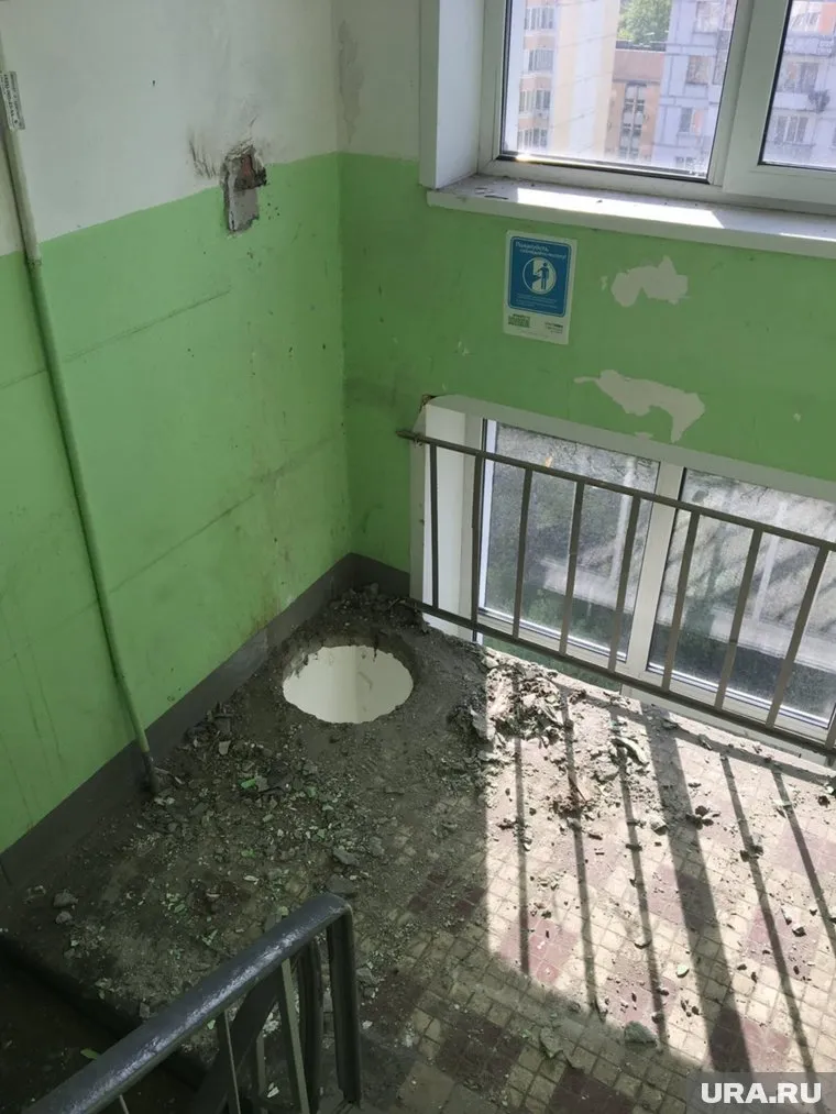 Дыры появились сразу на 12 этажах