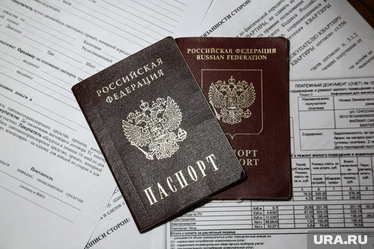 Бумажные паспорта начнут заменять электронными в России в 2023 году.