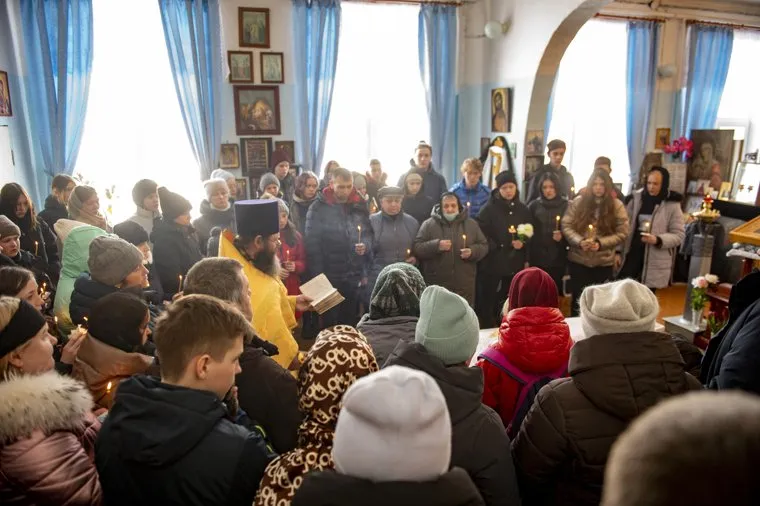 Прощание с погибшей школьницей. д.Полуденная, Юго Камский. Пермь