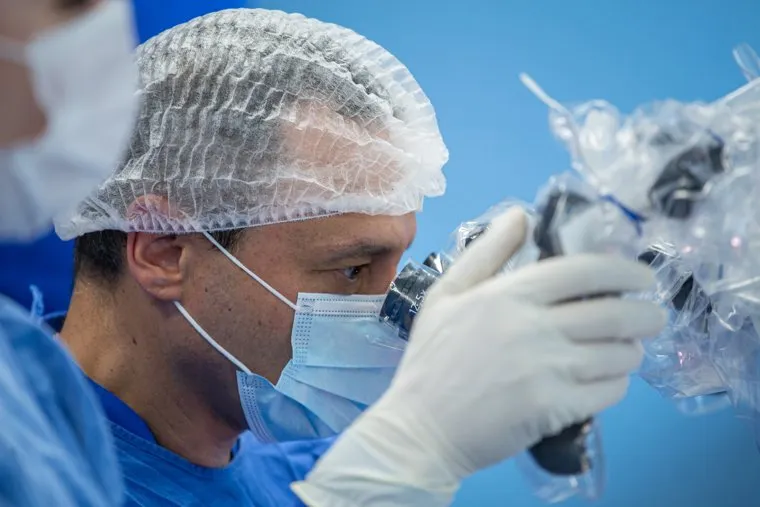 Презентация нового роботизированного операционного микроскопа в ГКБ № 40. Екатеринбург