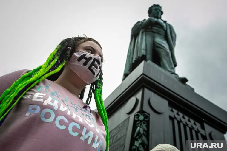 Протестные настроения среди молодежи озаботили власть в преддверии 2024 года