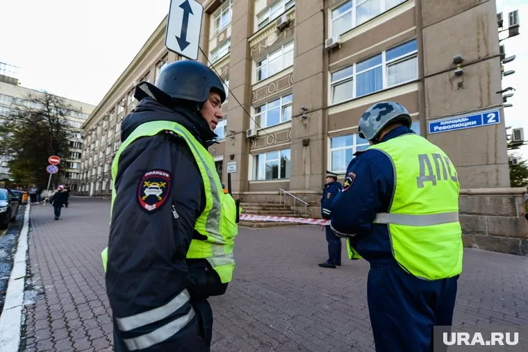 В Челябинске эвакуированы люди из 50 зданий