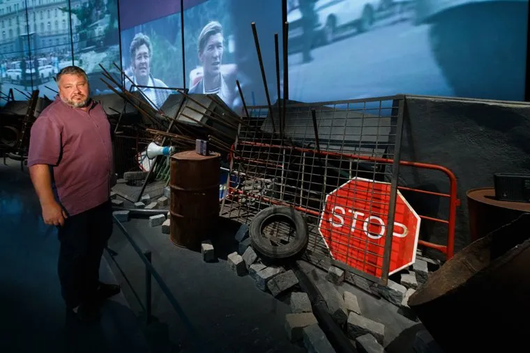 Проект «День России». Ельцин Центр. Екатеринбург, баков антон, знак стоп, баррикады