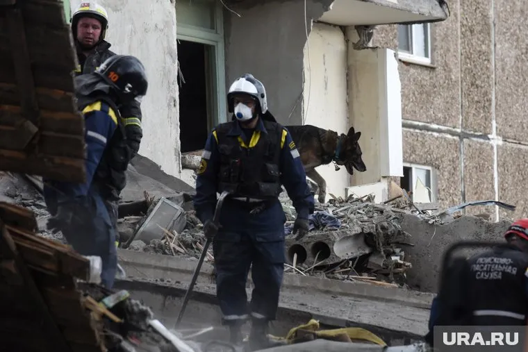 На месте трагедии нашли мобильный телефон ребенка