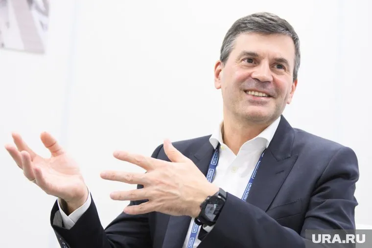 Первые «Лидеры России» стартовали осенью 2017 года. Позже «Россия — страна возможностей» запустила еще несколько «кадровых» конкурсов. Сейчас Алексей Комиссаров говорит об участии в проектах АНО 1,5 млн россиян