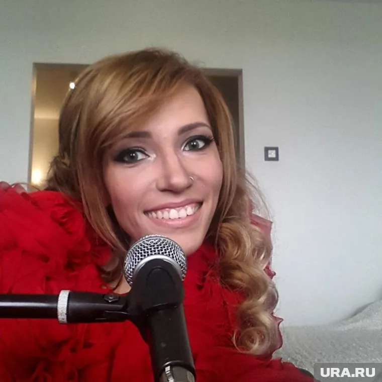 Представительница России разочаровала зрителей платьем-«горой» на сцене