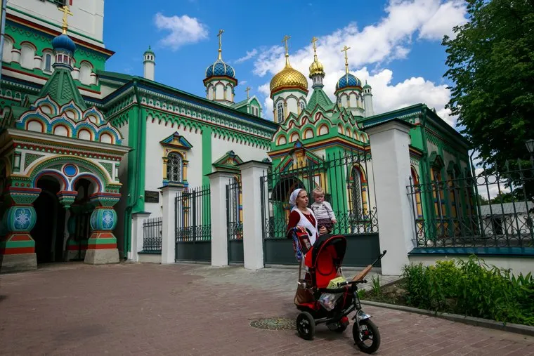 Интервью с владыкой Корнилием (Титовым) Высокопреосвященным Митрополитом Московским и всея Руси, предстоятелем Русской православной старообрядческой церкви, храм, мать, рогожская слобода, старообрядческая обитель, свниколая мирликийского, женщина с ребенком, детская коляска