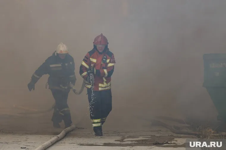 Село Останино от огня обороняют спасатели и местные добровольцы (архивное фото)