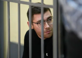 Мать арестованного редактора URA.RU заявила о спланированной кампании против сына