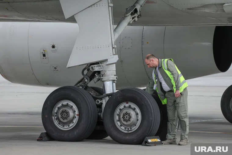 Самолет сняли с полета после технической проверки