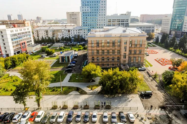 Территория Публичной библиотеки. Челябинск