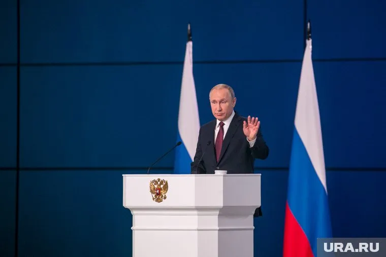 Россия продолжит отодвигать опасность от своих границ, заявил Владимир Путин