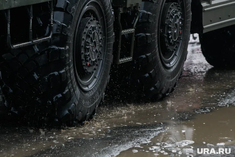 Колесо оторвалось от фуры и насмерть сбило мужчину