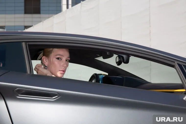 Анастасия Ивлеева могла задолжать ФНС около 137 миллионов рублей, пишет Mash