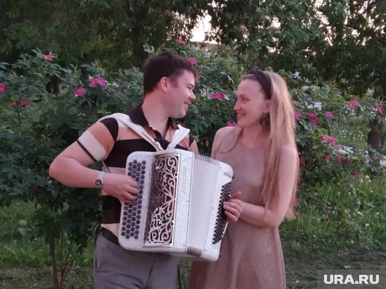 Максим Брызгалов и Евгения Нейман проведут онлайн-концерт в канун Дня России