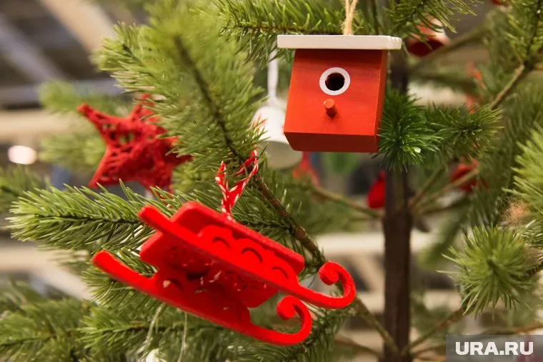 Тысячи елочных игрушек закупила государственная гостиница Ямала