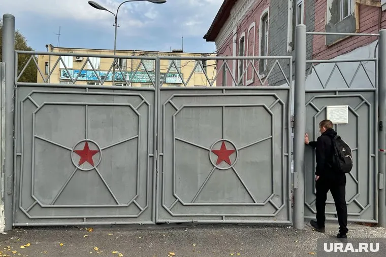 В курганский военкомат приходят граждане по повесткам и в добровольном порядке