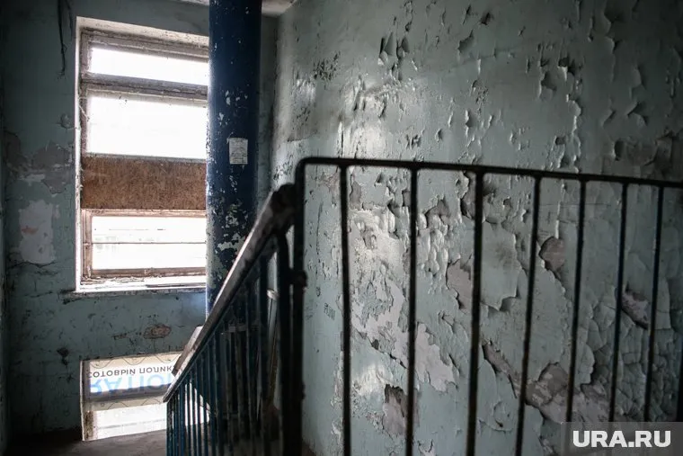Курганский суд присудил 30 тысяч за падение в опасном подъезде