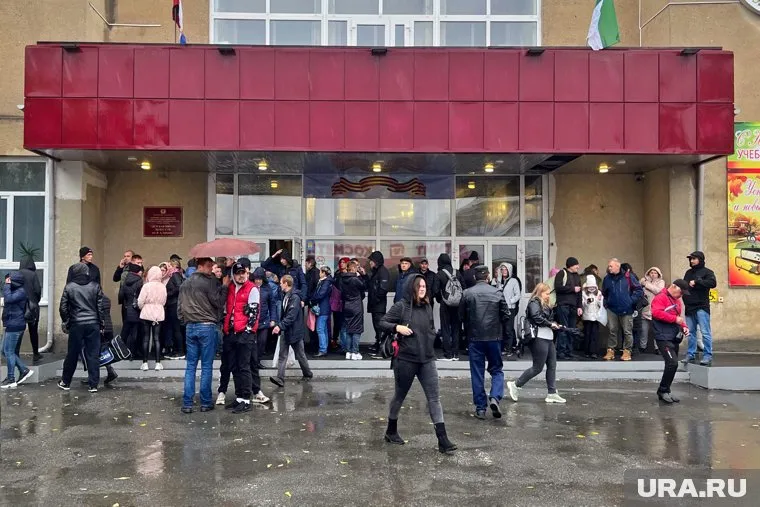 Призывникам объяснили правила отправки в здании Детской школы искусств им. В.А. Громова