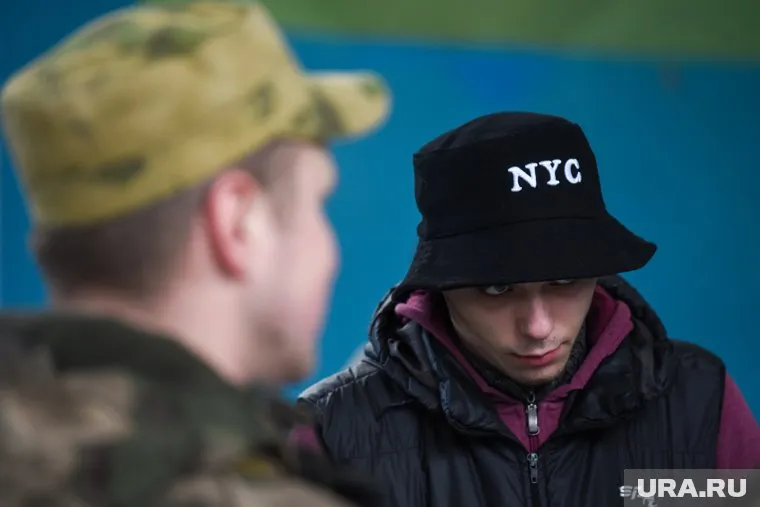 Получившие повестку по ошибке свердловчане могут обратиться на горячую линию