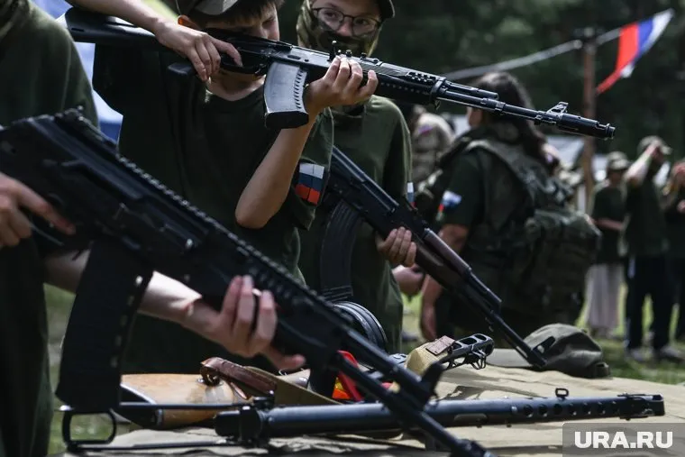 В России хотят преподавать детям военную подготовку со средней школы 