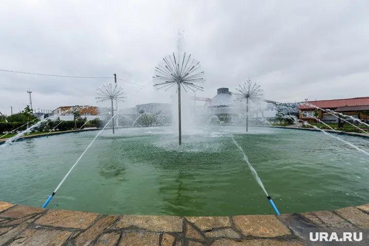 Накануне в фонтане поменяли воду и почистили чаши