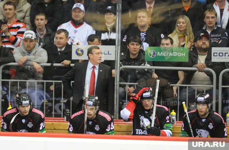 Валерий Белоусов на тренерском мостике "Трактора" в финале Кубка Гагарина (2013 год)