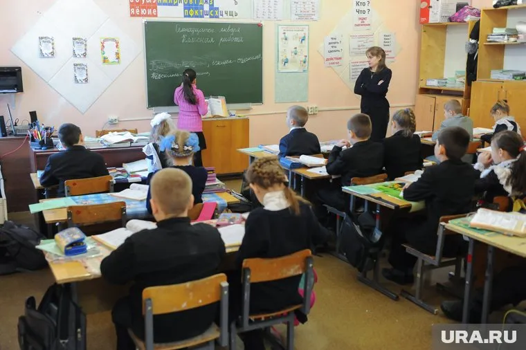 Учителям будут доплачивать по 15 тыс. рублей в месяц