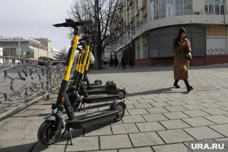 Ранее в Минтрансе предложили создать паркинги для электросамокатов