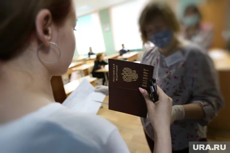 Школьники из ХМАО в качестве дополнительных предметов на ЕГЭ выбрали иностранные языки, биологию, химию и обществознание