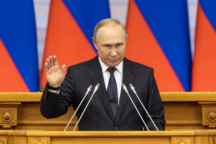 Президент на собрании законодателей. Санкт-Петербург