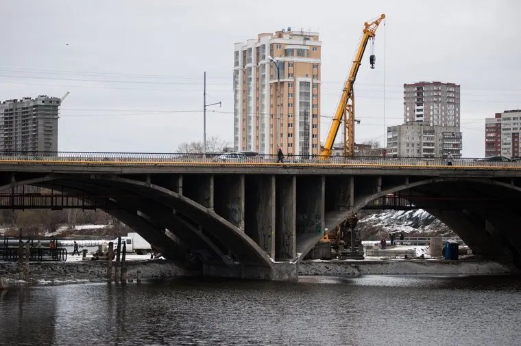 Макаровский мост. Екатеринбург, макаровский мост, мост челюскинцев, зима