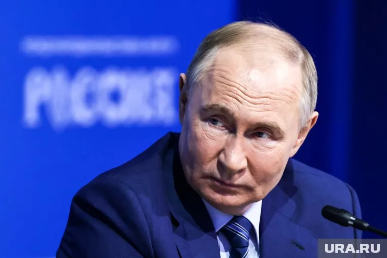 Президент РФ Владимир Путин впервые лично встретил в аэропорту «Внуково» освобожденных россиян
