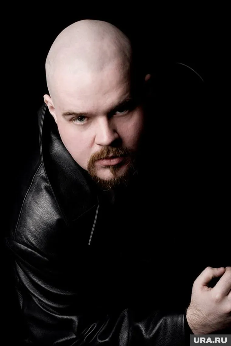 Рокер не мог достучаться до авиакомпании