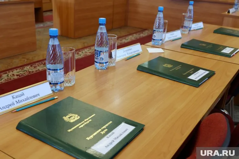 Депутатов переселяют в зал заседаний поменьше