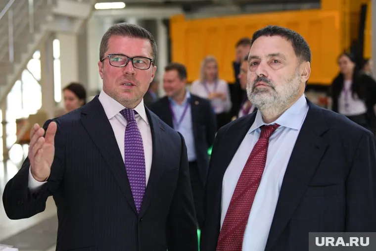 По одной из версий, к замминистра на закрытом совещании обращался Сергей Ланцов (слева)