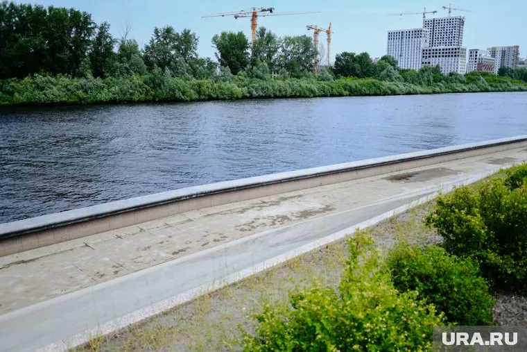 На первом ярусе после затопления остались песок и грязь