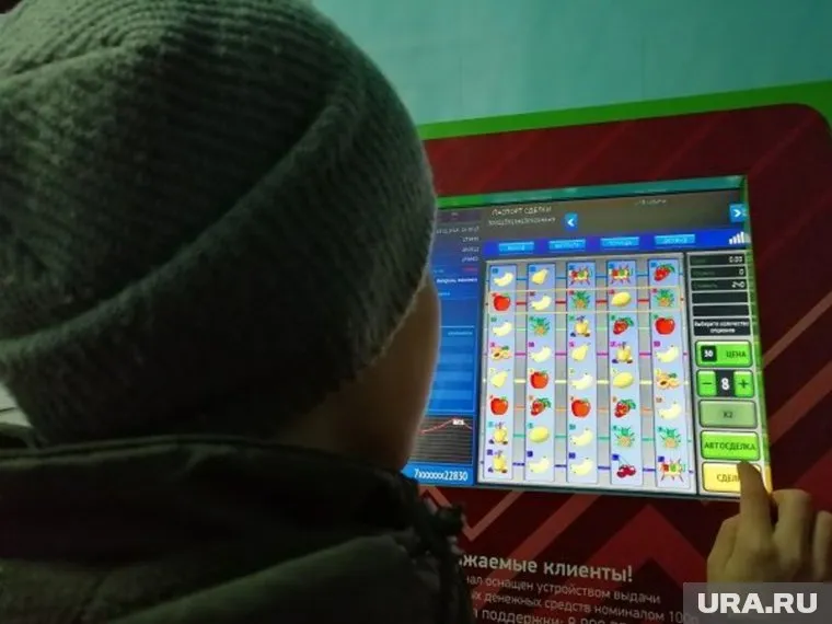 По словам мэра Муравленко, дети продают учебники и телефоны, чтобы проиграть деньги в автоматах