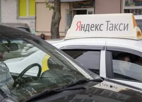 В Екатеринбурге муж таксистки, попавшей в ДТП у кладбища, ищет очевидцев