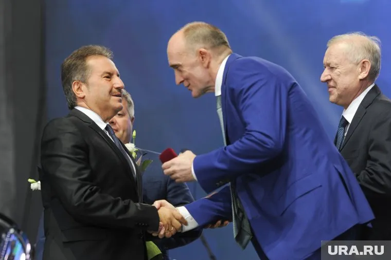 При Борисе Дубровском (в центре) Давид Альтман стал депутатом ЗСО и почетным гражданином Челябинской области