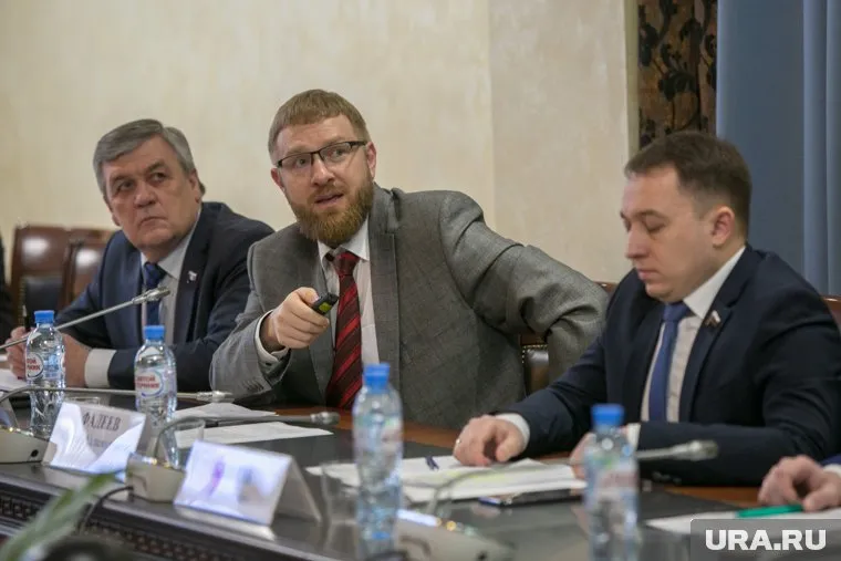 Госслужащим рекомендуют использовать отечественные приложения