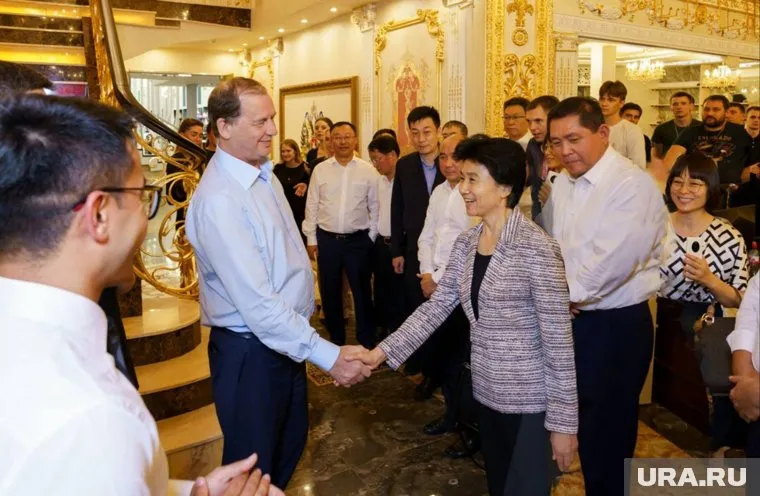 Год назад Лян Хуэйлин посещала «Сима-ленд» и встречалась с основателем компании Андреем Симановским