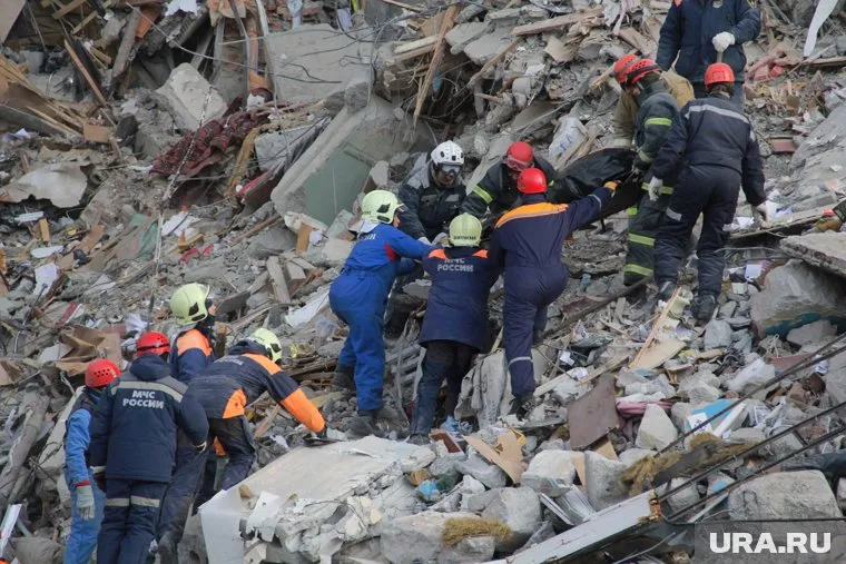 Под завалами нашли тело погибшего при взрыве бытового газа